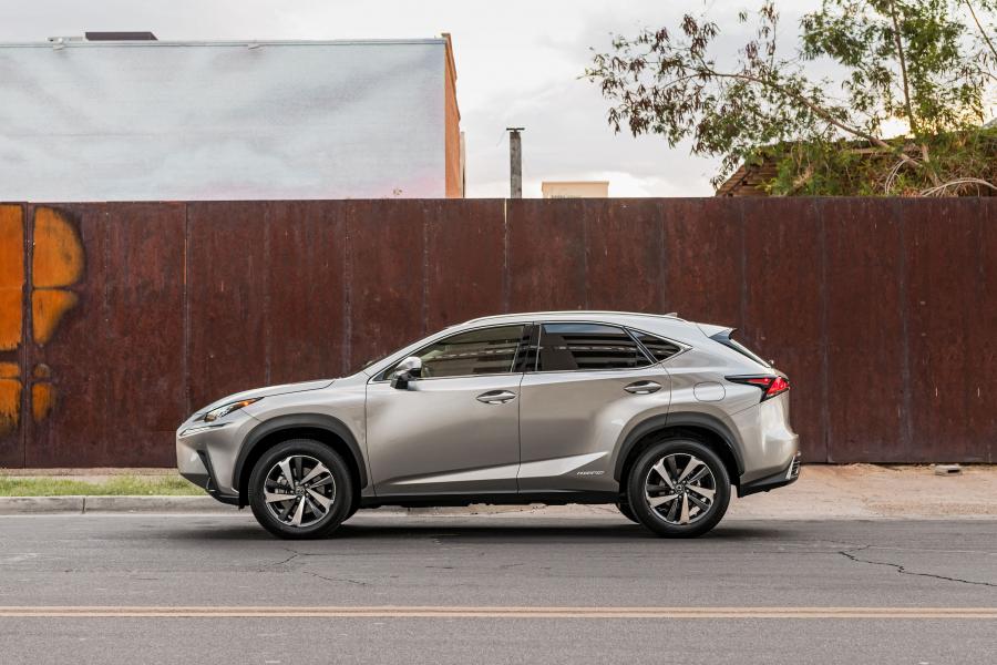 Lexus NX300h 2017 года  (NA) (фото 16 из 28)